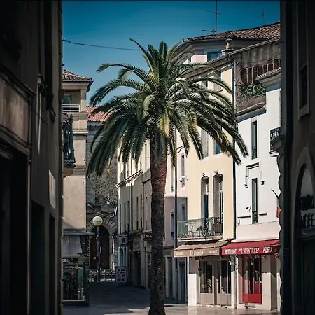 Le Questel Au Coeur De La Cite Romaine Avec Clim Apartmán Nîmes