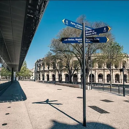 Le Questel Au Coeur De La Cite Romaine Avec Clim Nîmes
