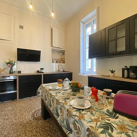 Le Questel Au Coeur De La Cite Romaine Avec Clim Nîmes